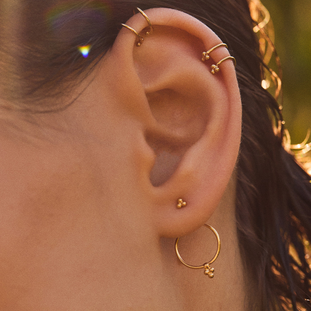 Dessous d'oreilles Pensée