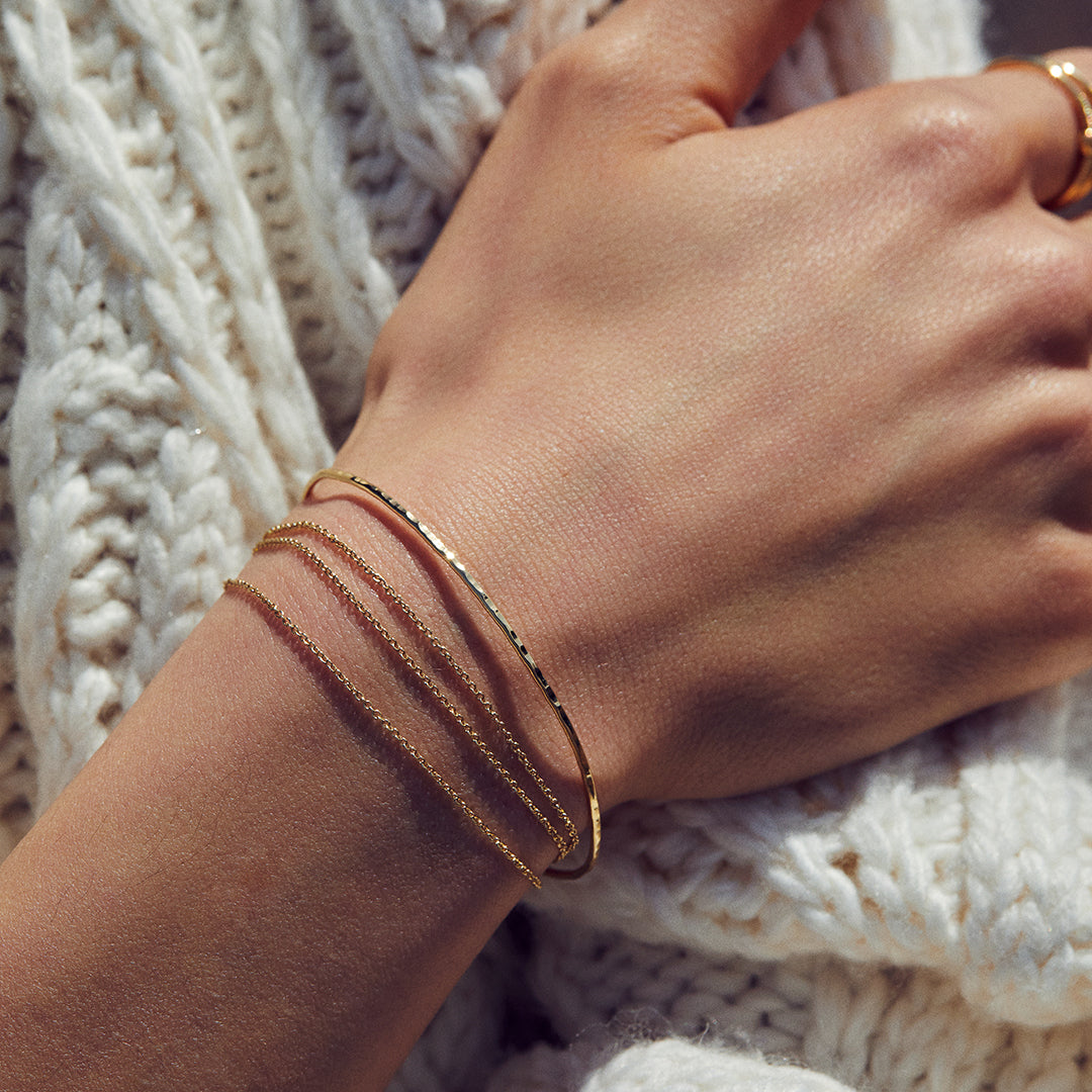 wrap-around bangle bracelet promesse